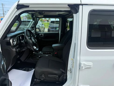 Used 2018 Jeep Wrangler Unlimited Sahara w/ Uconnect 4C Nav & Sound Group AWD/4WD image 19