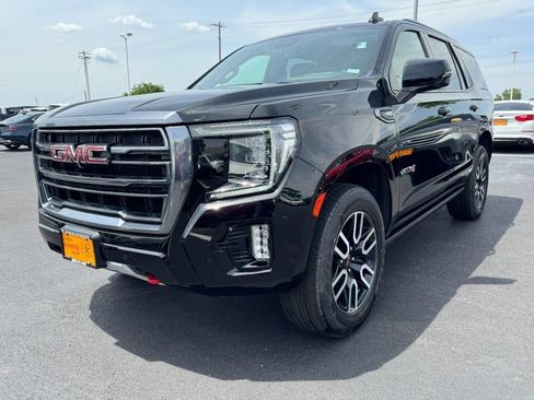 Used 2023 GMC Yukon AT4 w/ AT4 Premium Package AWD/4WD image 8