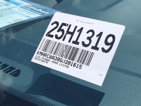 New 2025 Hyundai Venue Limited image 33