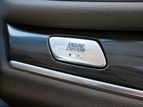 Used 2018 Buick Enclave Essence image 24