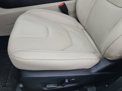 Certified 2022 Ford Edge Titanium w/ Equipment Group 301A image 25