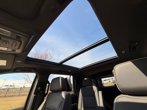 Used 2023 Chevrolet Tahoe Premier w/ Advanced Technology Package RWD image 37