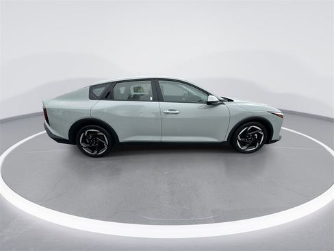 Used 2025 Kia K4 EX image 9