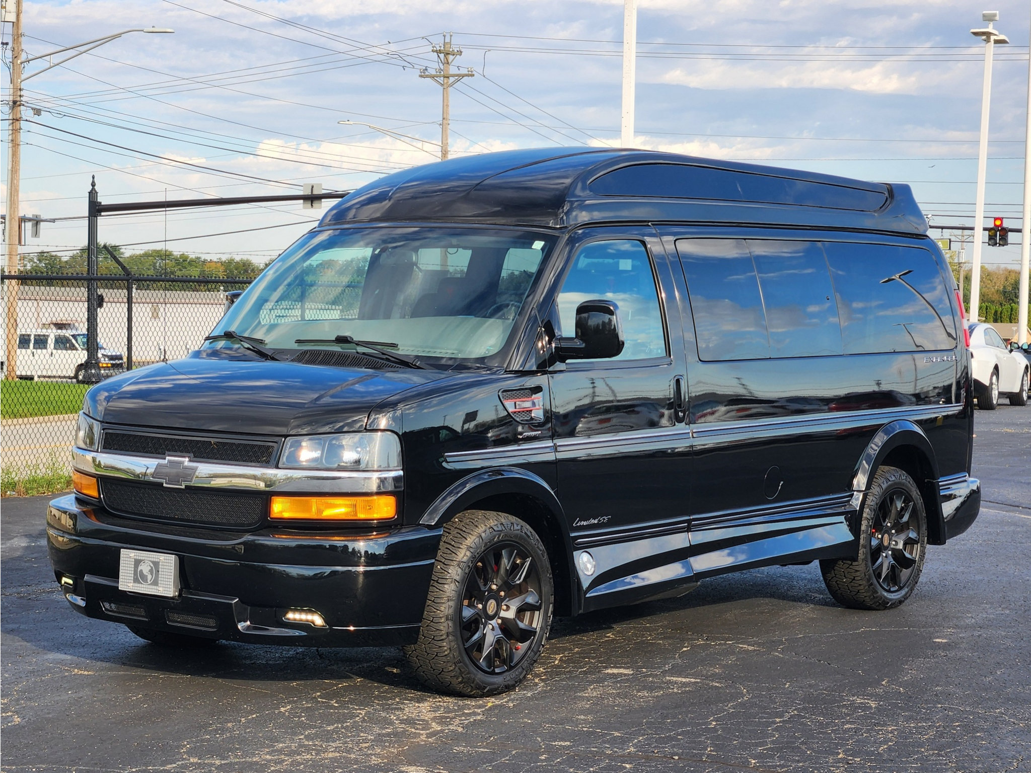 Used 2023 Chevrolet Express 2500 RWD image 17