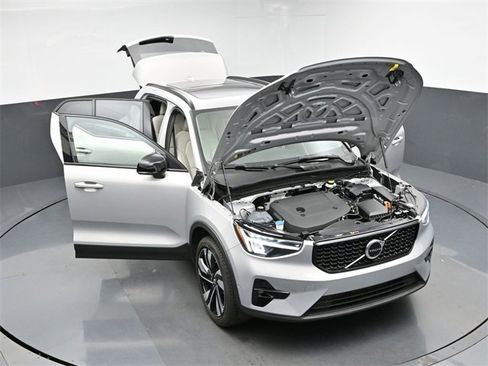 Used 2024 Volvo XC40 B5 Plus w/ Protection Package Premier image 48