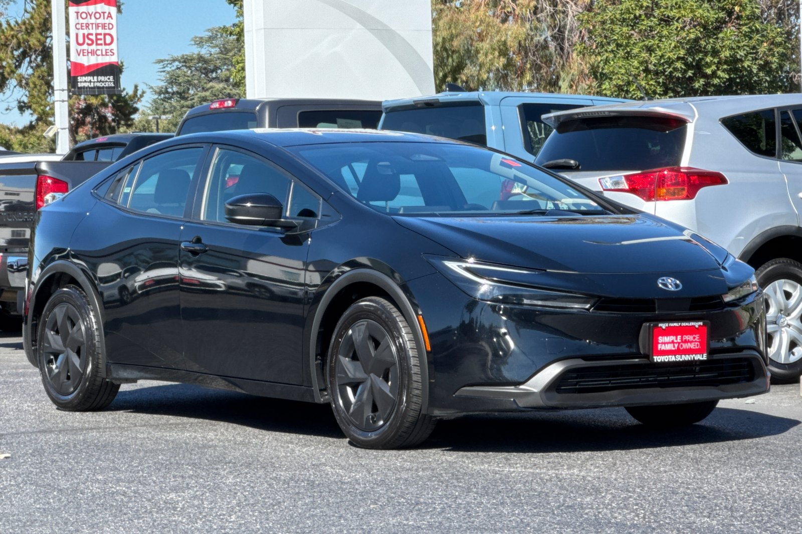 Used 2025 Toyota Prius LE FWD image 8