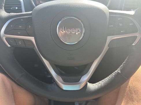 Used 2020 Jeep Grand Cherokee Limited w/ Luxury Group II image 17