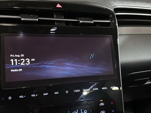 Used 2022 Hyundai Tucson Limited AWD/4WD image 15