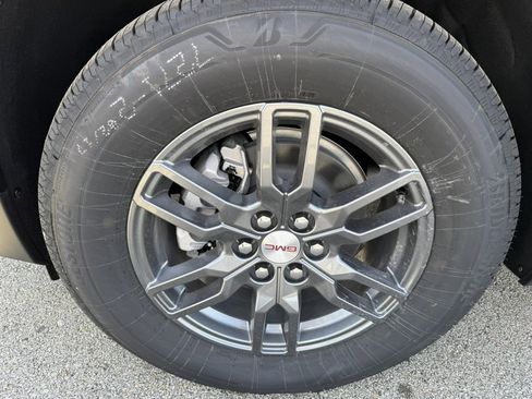 New 2026 GMC Acadia Elevation AWD/4WD image 9