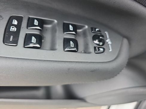 Certified 2025 Volvo XC90 B6 Plus image 32