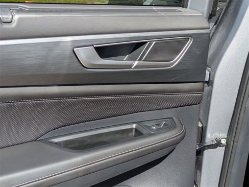 Used 2025 Volkswagen Atlas Cross Sport SE image 27