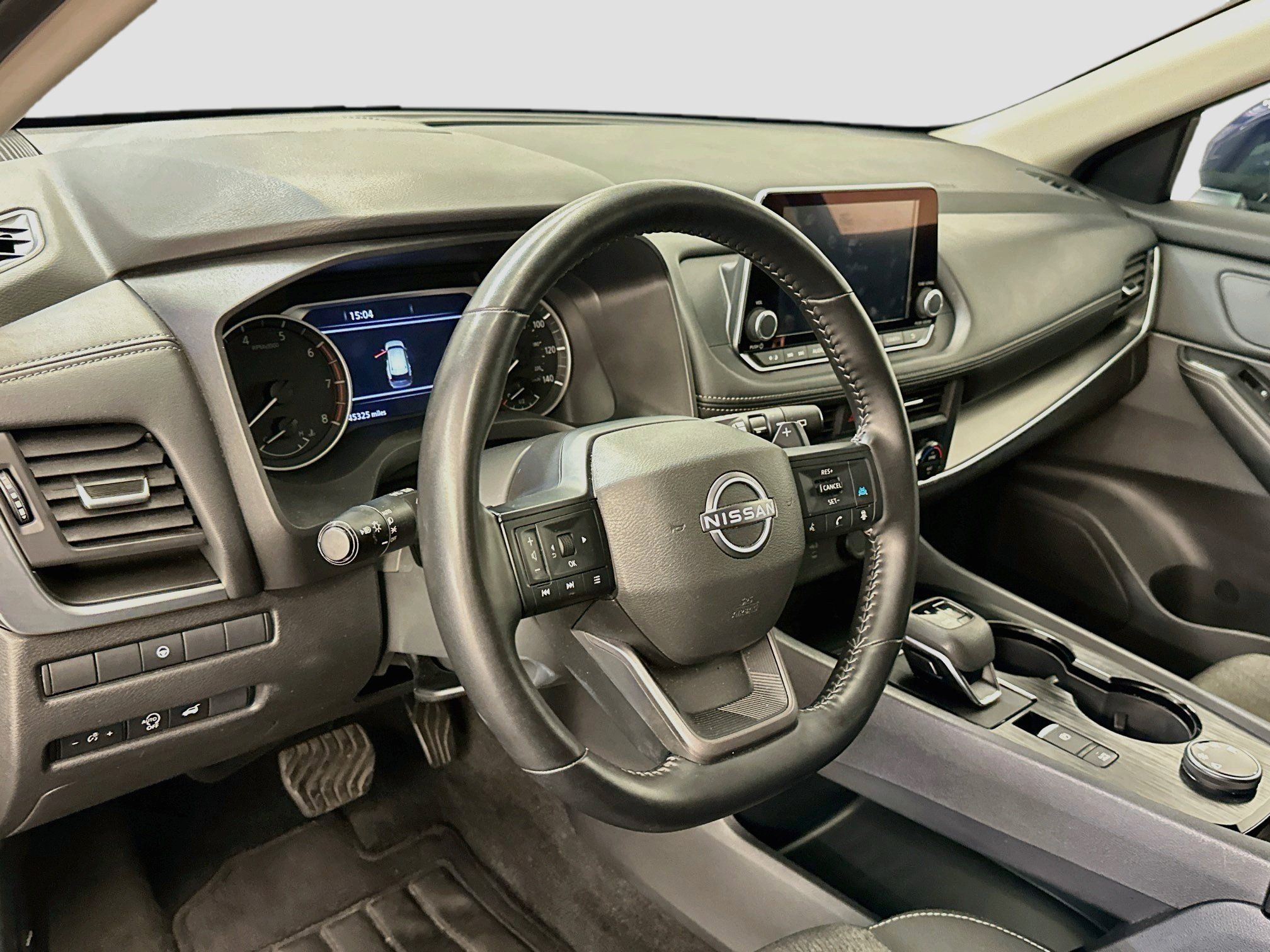 Used 2025 Nissan Rogue SV AWD/4WD image 18