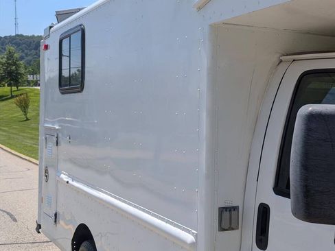 Used 2008 Chevrolet Express 3500 image 22