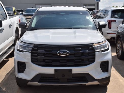 Used 2026 Ford Explorer Active RWD image 3