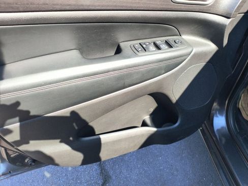 Used 2018 Jeep Grand Cherokee Altitude AWD/4WD image 21