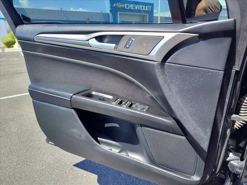 Used 2017 Ford Fusion SE w/ Equipment Group 201A FWD image 14