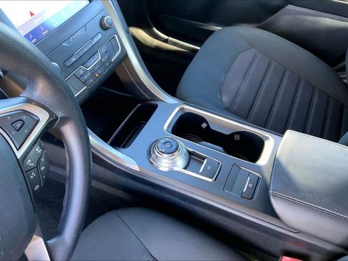 Certified 2019 Ford Fusion SE image 16