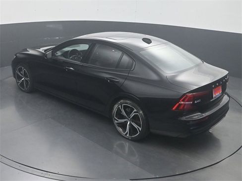 Used 2024 Volvo S60 B5 Plus image 23