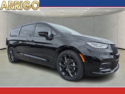 New 2026 Chrysler Pacifica Select w/ S Appearance Package