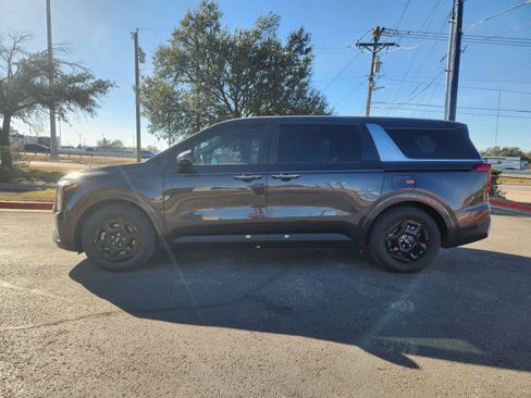 New 2026 Kia Carnival LXS image 3