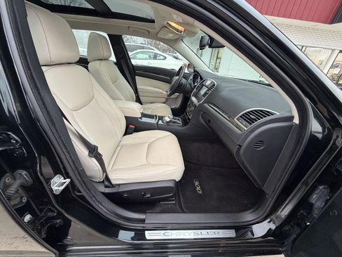 Used 2016 Chrysler 300 C image 27