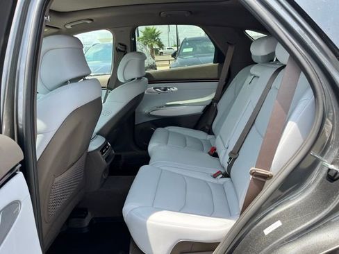 New 2026 Genesis GV70 2.5T Advanced AWD/4WD image 18