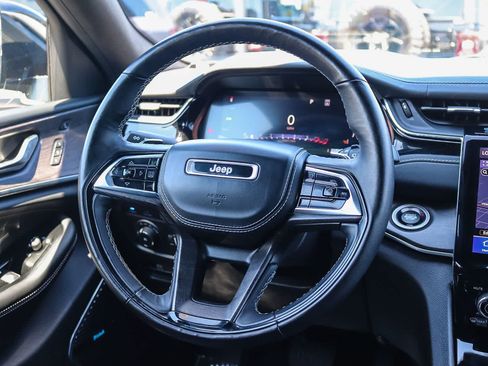 Used 2023 Jeep Grand Cherokee Overland w/ Advanced Protech Group III AWD/4WD image 16