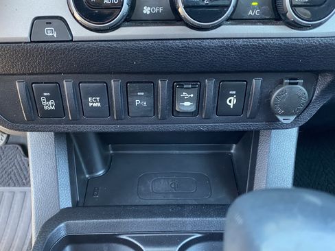 Used 2016 Toyota Tacoma Limited w/ Towing Package RWD image 16
