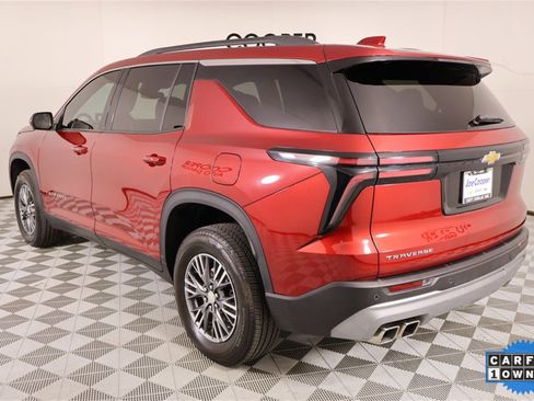 Used 2025 Chevrolet Traverse LT w/ Driver Confidence Package image 24