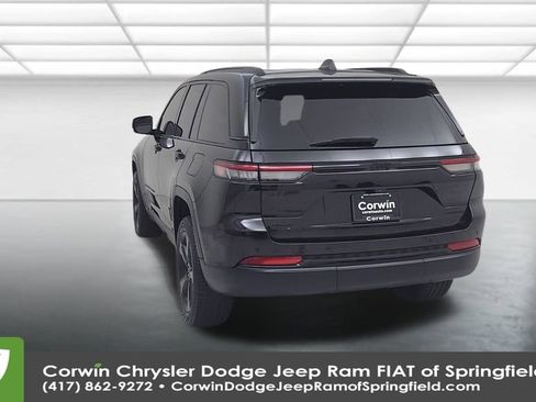 Certified 2023 Jeep Grand Cherokee Limited w/ Black Appearance Package image 12