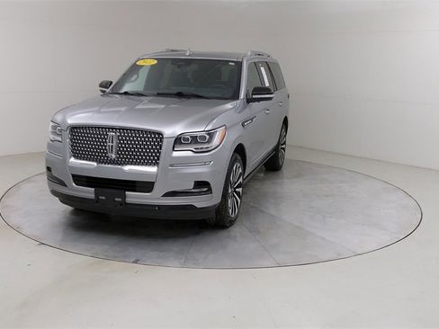 Used 2022 Lincoln Navigator Reserve image 9