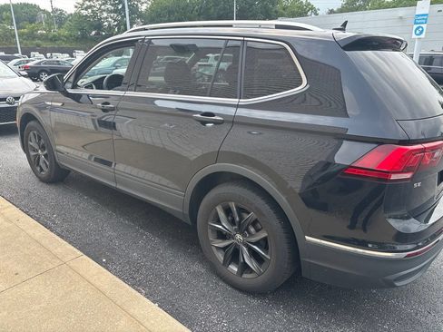 Used 2024 Volkswagen Tiguan SE w/ Panoramic Sunroof Package AWD/4WD image 2