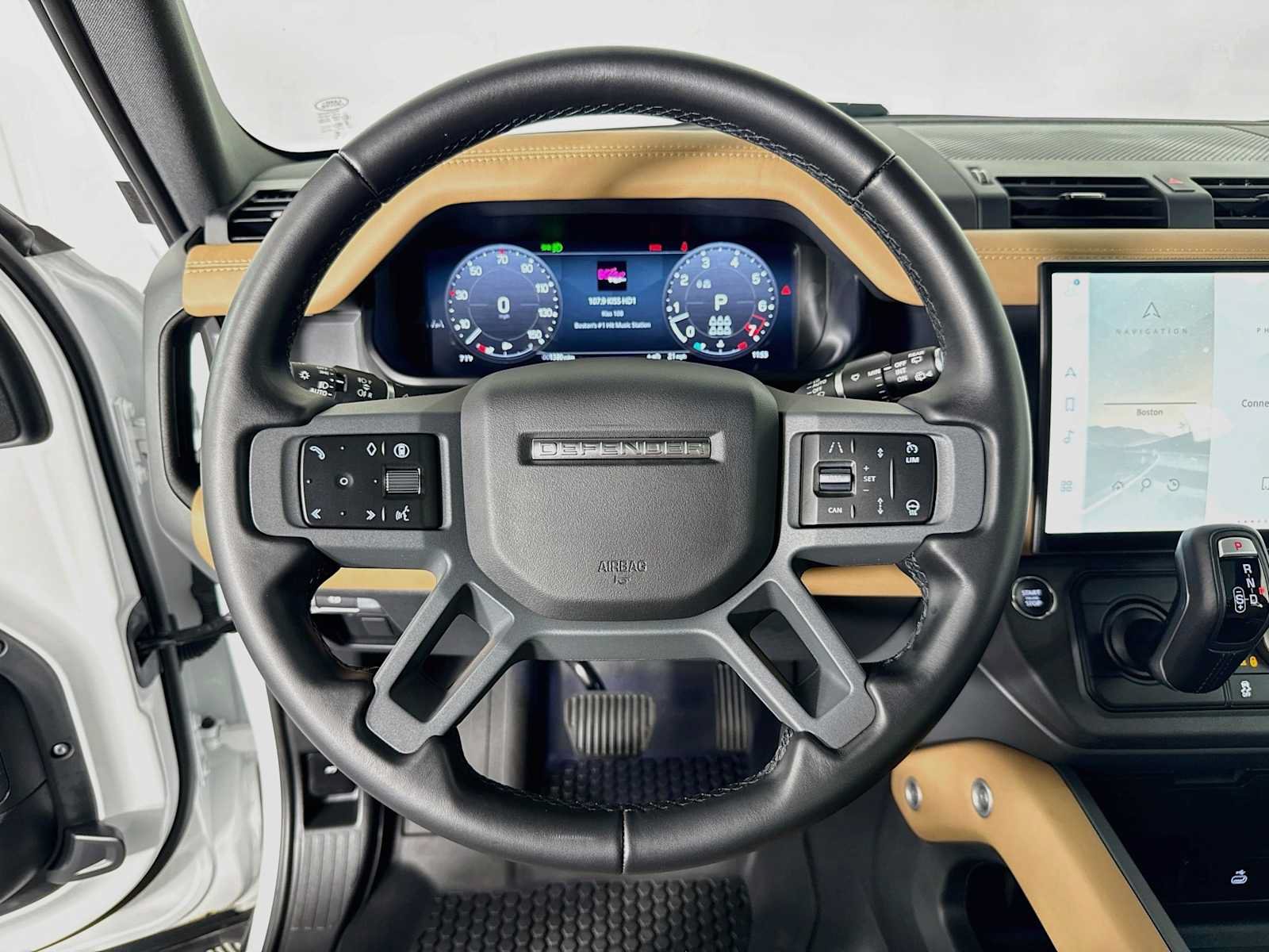 Used 2026 Land Rover Defender 130 X-Dynamic SE AWD/4WD image 12