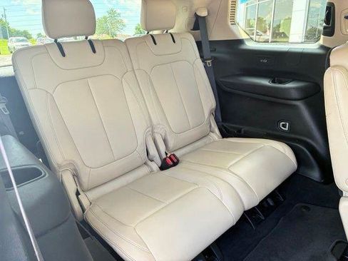 Used 2022 Jeep Grand Cherokee L Limited RWD image 11