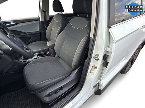 Used 2024 Volkswagen Taos SE image 38