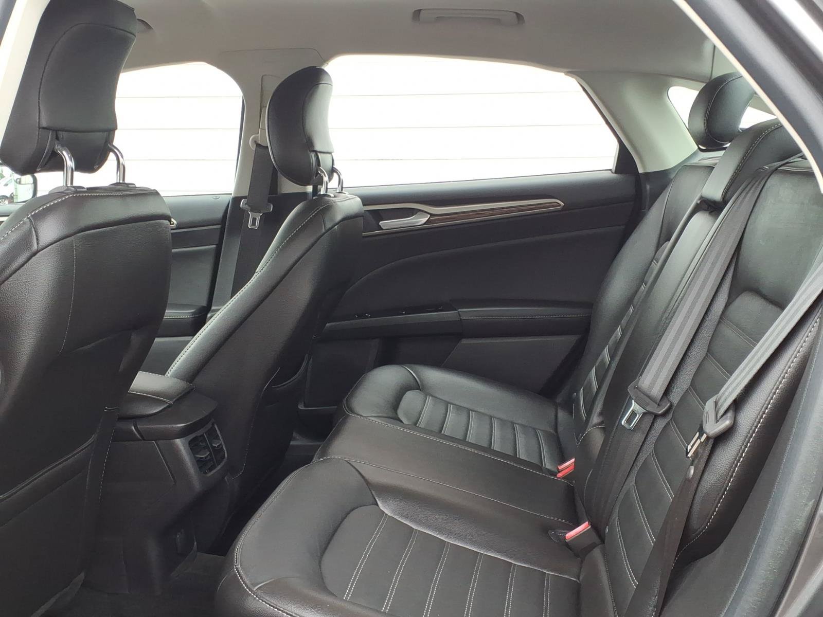 Used 2013 Ford Fusion SE FWD image 10