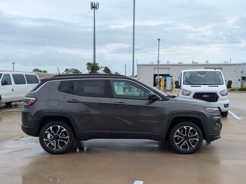 Used 2024 Jeep Compass Limited image 4