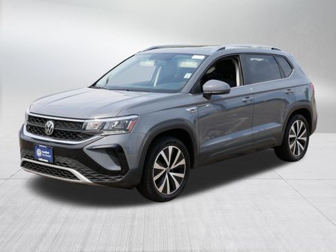 Certified 2022 Volkswagen Taos SE w/ Panoramic Sunroof Package AWD/4WD image 3