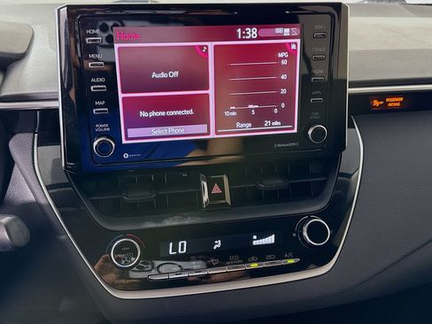Used 2021 Toyota Corolla LE FWD image 18