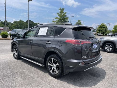 Used 2017 Toyota RAV4 XLE FWD image 6