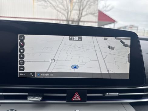 Used 2024 Hyundai Elantra Limited image 10