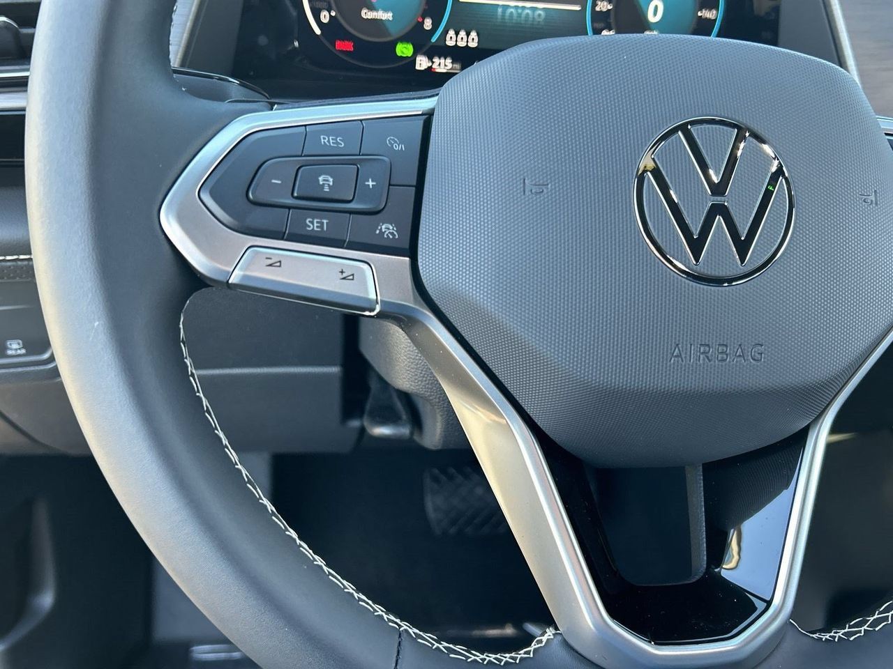 New 2026 Volkswagen Atlas Cross Sport SE FWD image 19