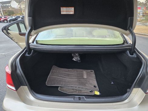 Used 2015 Lexus LS 460 w/ Comfort Package image 26