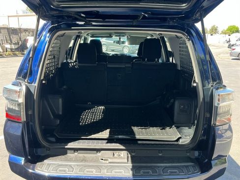 Used 2017 Toyota 4Runner SR5 AWD/4WD image 7