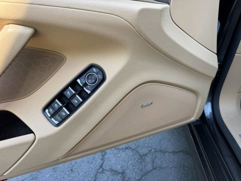 Used 2016 Porsche Panamera 4 AWD/4WD image 22
