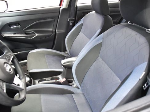 Used 2025 Nissan Versa SV FWD image 9