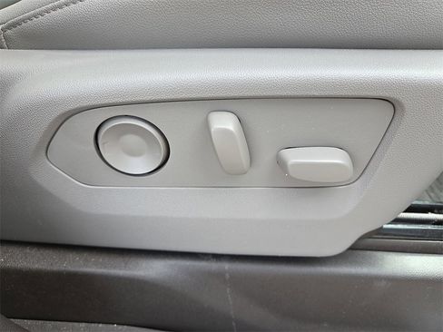 Used 2024 Chevrolet Silverado 1500 LTZ w/ Technology Package image 15