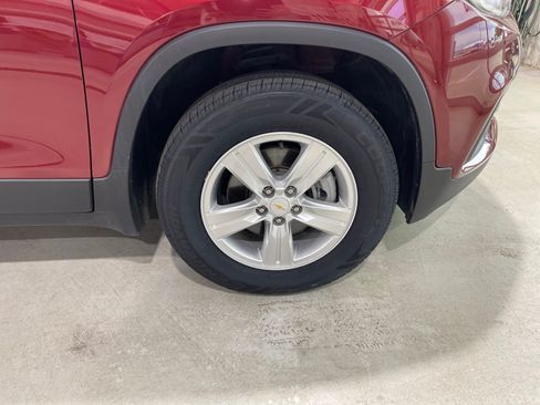 Used 2021 Chevrolet Trax LT w/ Driver Confidence Package AWD/4WD image 10