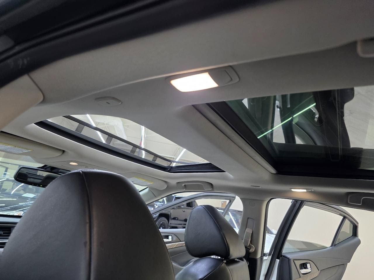 Used 2017 Nissan Maxima Platinum w/ Interior Lighting Package FWD image 37