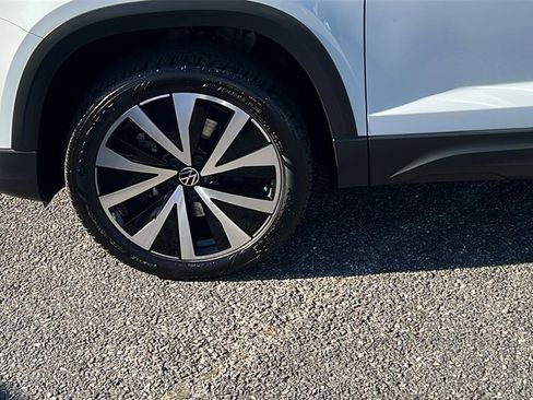 Used 2022 Volkswagen Taos SE image 9